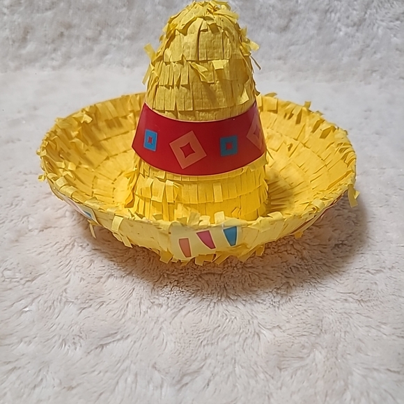 Mini Sombrero Piñata Decoration - Picture 1 of 3
